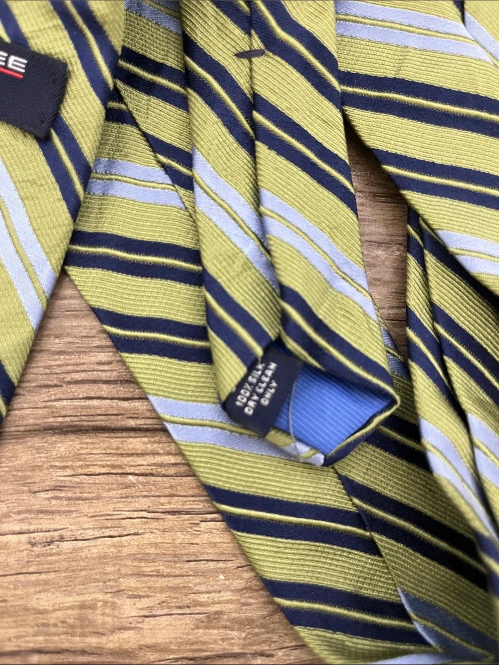 Roundtree & Yorke refined striped